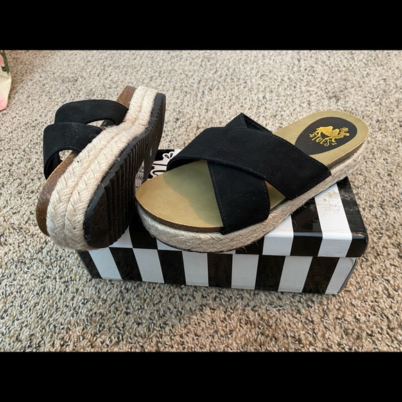 Camel Threads black slide wedges - Picture 2 of 5